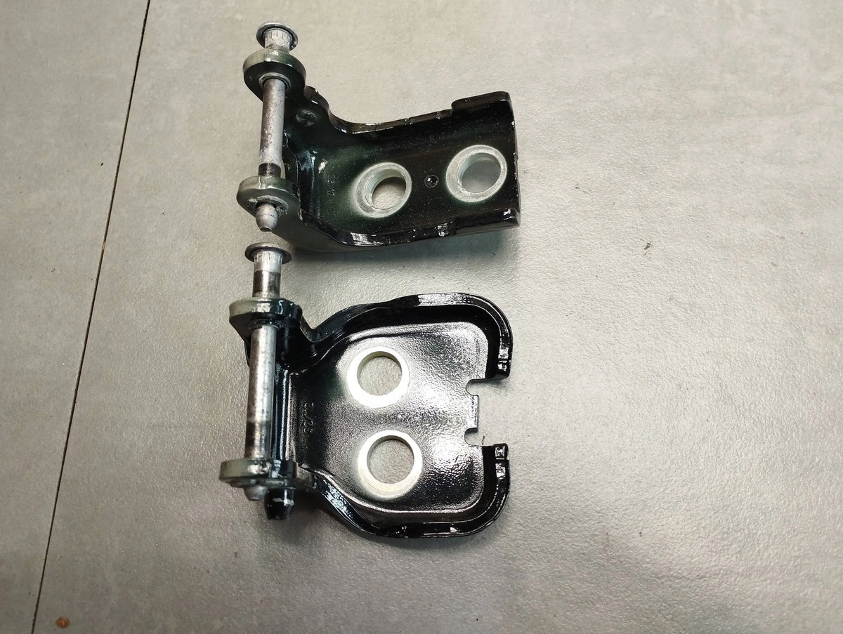 Peugeot 3008 AND DOOR HINGES RIGHT REAR