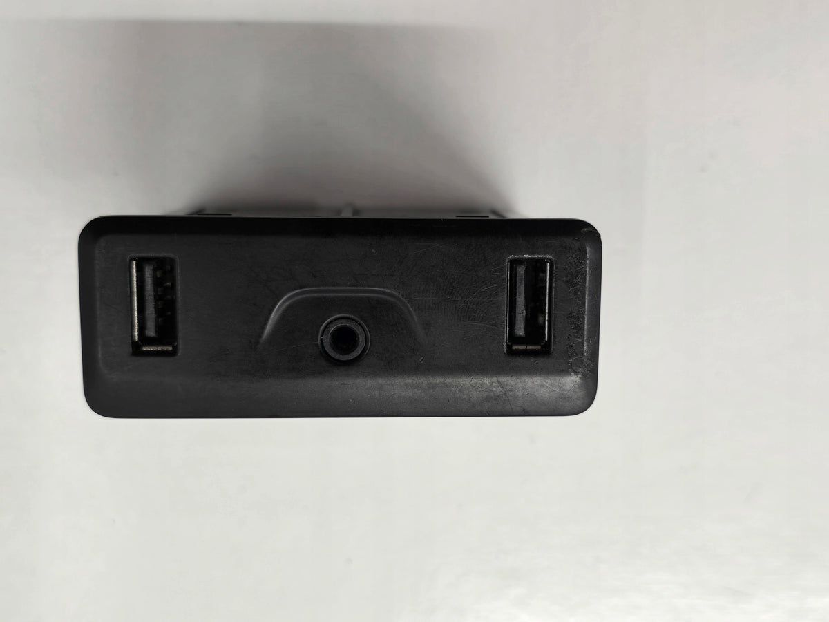 RENAULT CADJAR 16R USB 280239732R AUX SOCKET