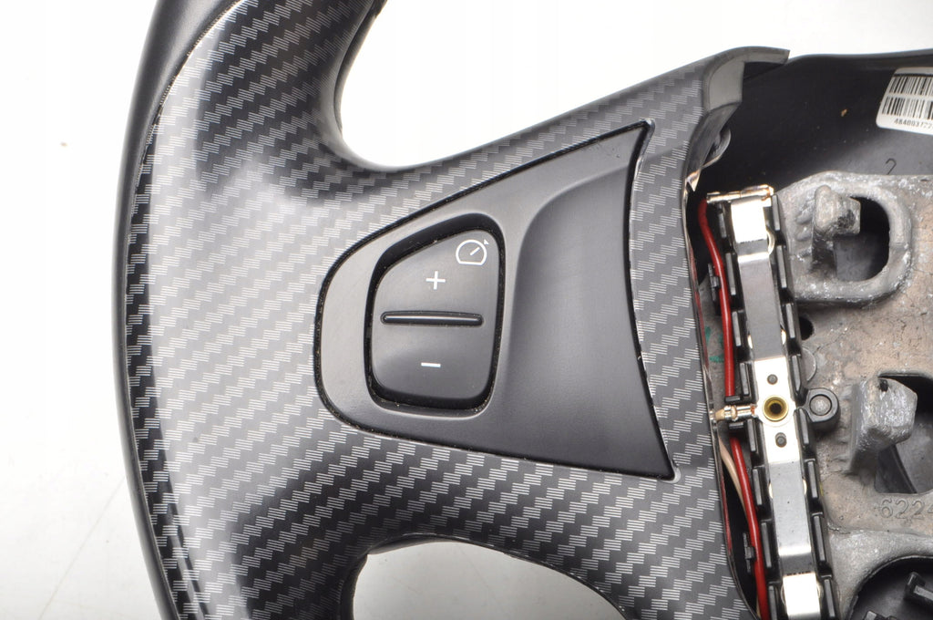 RENAULT CAPTURING AND MULTIFUNCTION LEATHER STEERING WHEEL