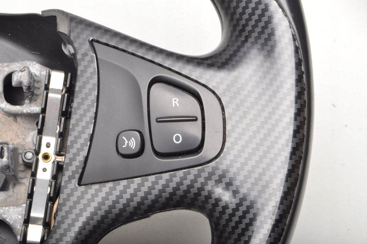 RENAULT CAPTURING AND MULTIFUNCTION LEATHER STEERING WHEEL