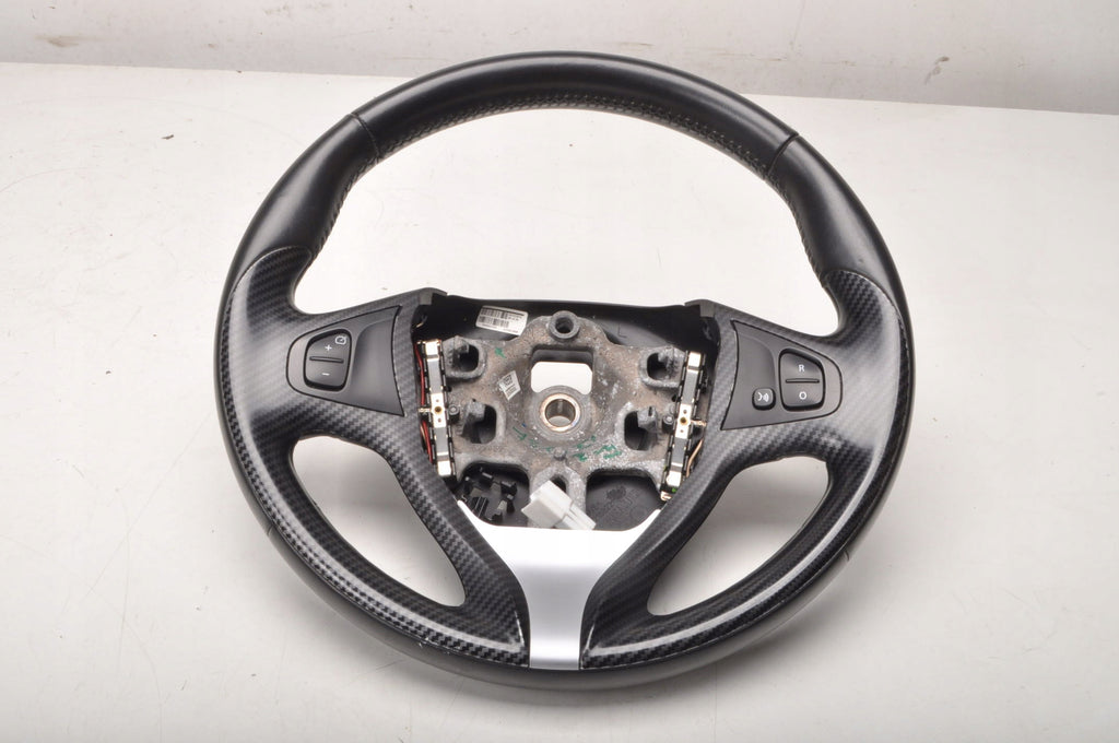 RENAULT CAPTURING AND MULTIFUNCTION LEATHER STEERING WHEEL