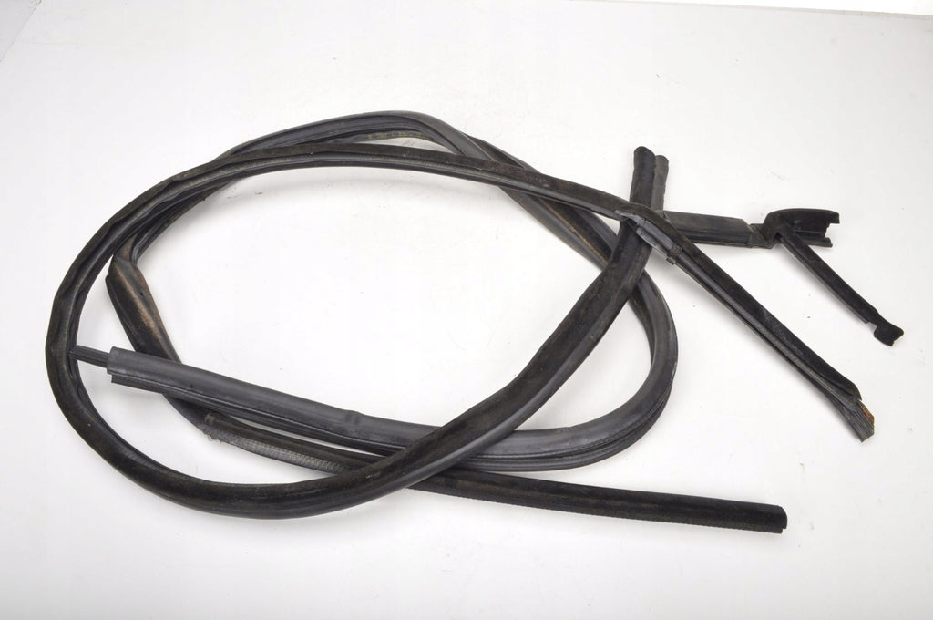 ROLLS-ROYCE WRAITH RR5 DOOR SEAL RIGHT FRONT