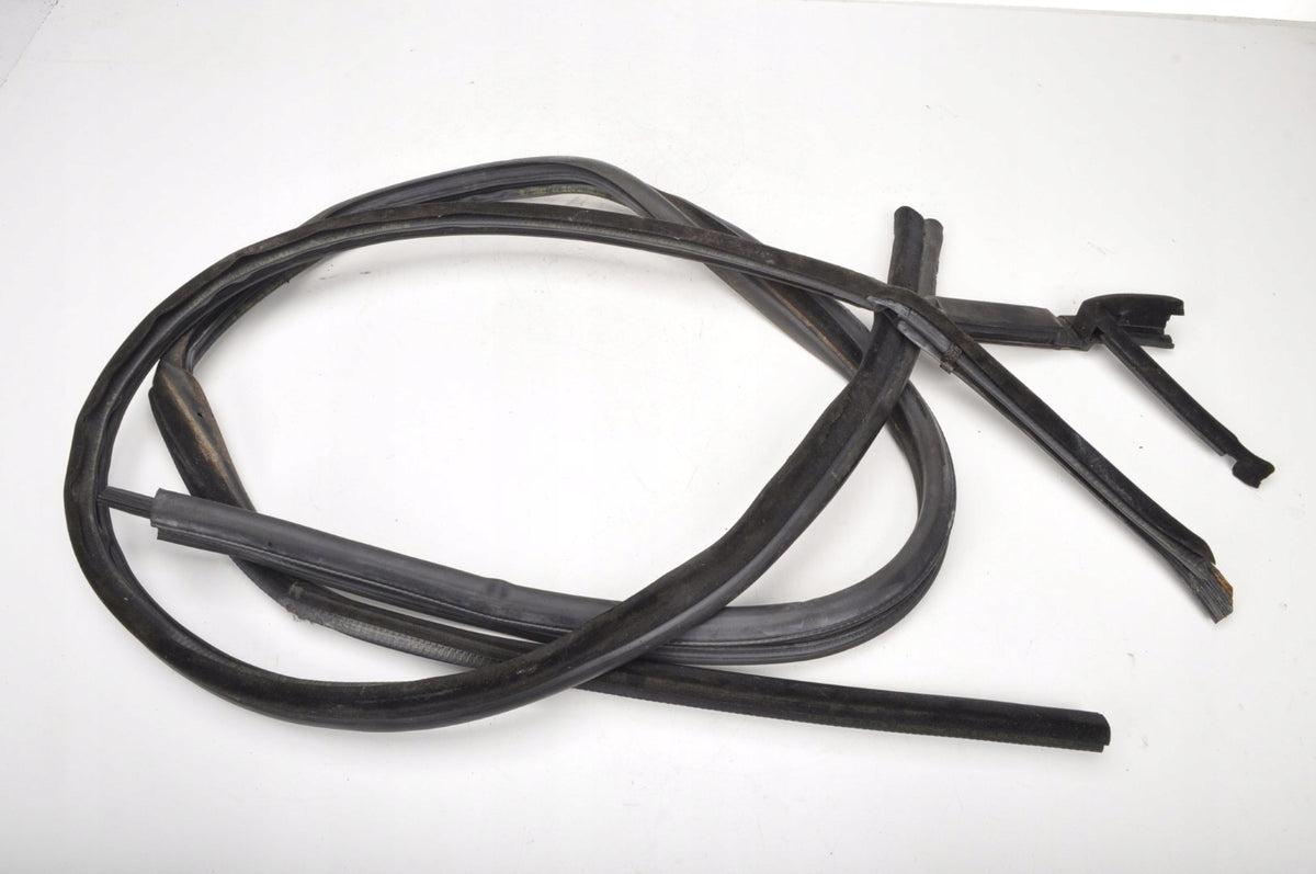 ROLLS-ROYCE WRAITH RR5 DOOR SEAL RIGHT FRONT