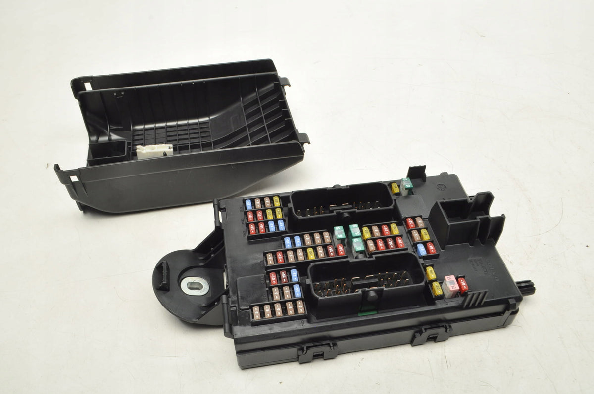 S90 V90 XC60 XC90 2.0 T4 T5 T6 T8 D3 D4 D5 FUSE BOX 31346672