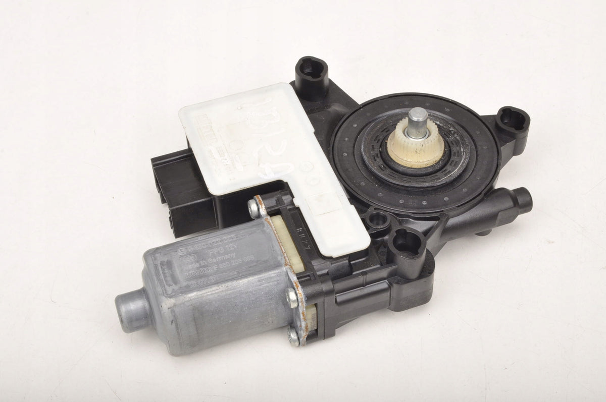 SEAT IBIZA V WINDSCREEN MOTOR LEFT FRONT 2Q2959882D 0130822065
