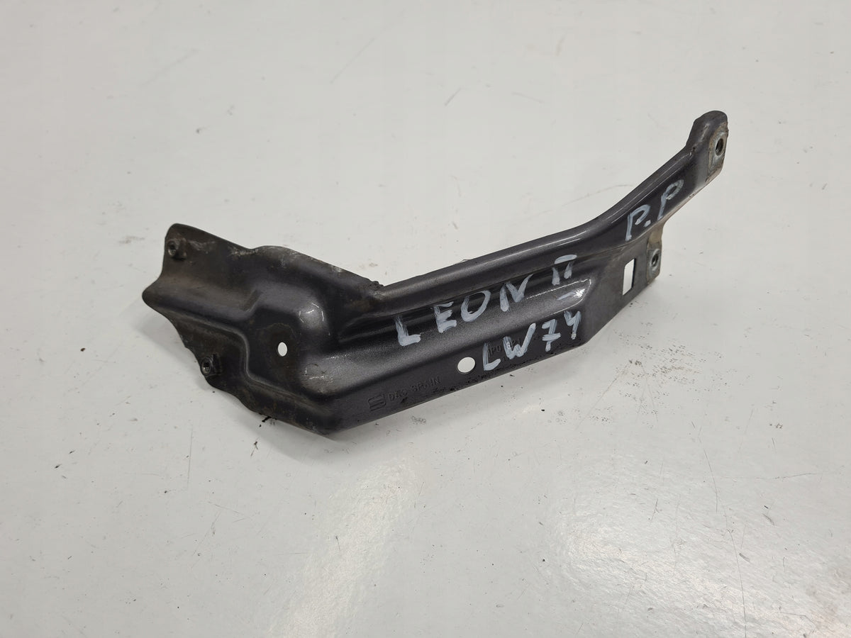 SEAT LEON II 08R FENDER BRACKET RIGHT FRONT LW7Y 1P0821136
