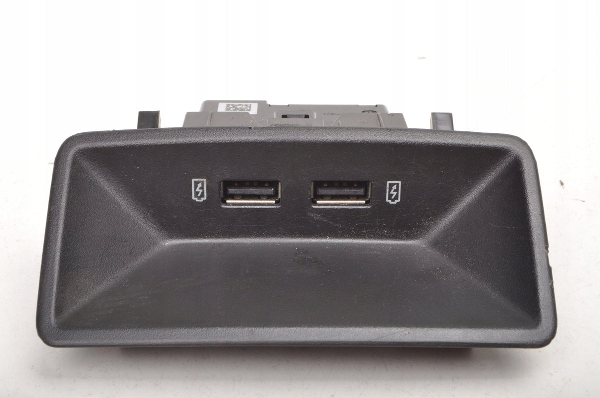 SEAT LEON III SOCKET PANEL USB PORT REAR 5Q0035726L