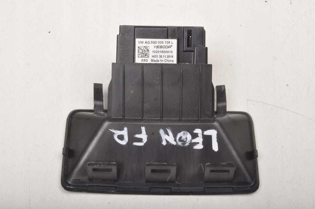 SEAT LEON III USB INPUT 5Q0035726L