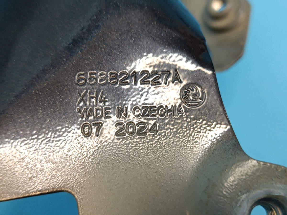 SKODA KAMIQ 2024 R LIFT 1,5 TSI FENDER MOUNT LEFT FRONT 658821227A