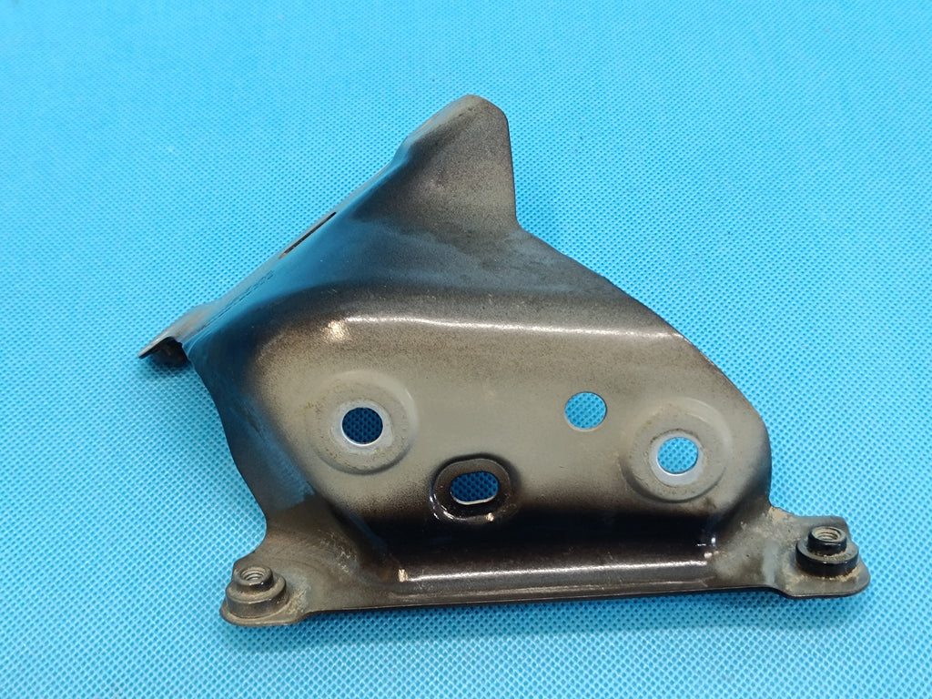 SKODA KAMIQ 2024 R LIFT 1,5 TSI FENDER MOUNT LEFT FRONT 658821227A