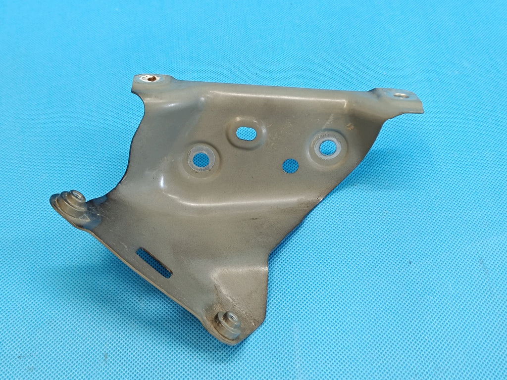 SKODA KAMIQ 2024 R LIFT 1,5 TSI FENDER MOUNT LEFT FRONT 658821227A