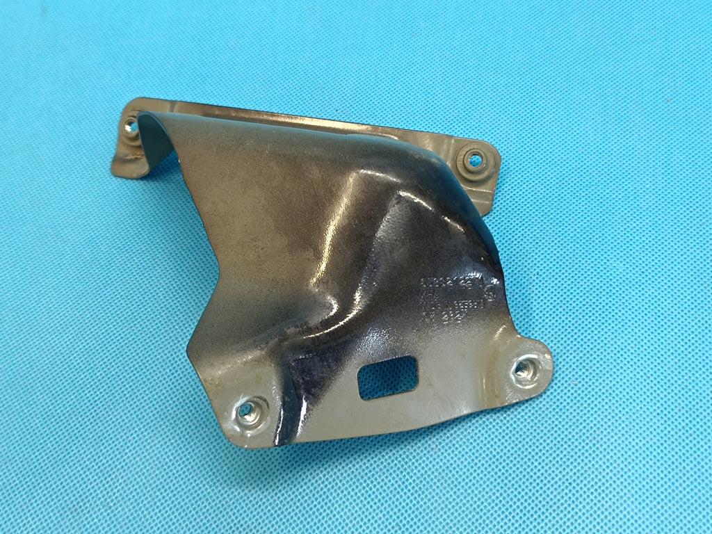 SKODA KAMIQ 2024 R LIFT 1,5 TSI FENDER MOUNT LEFT FRONT 658821227A