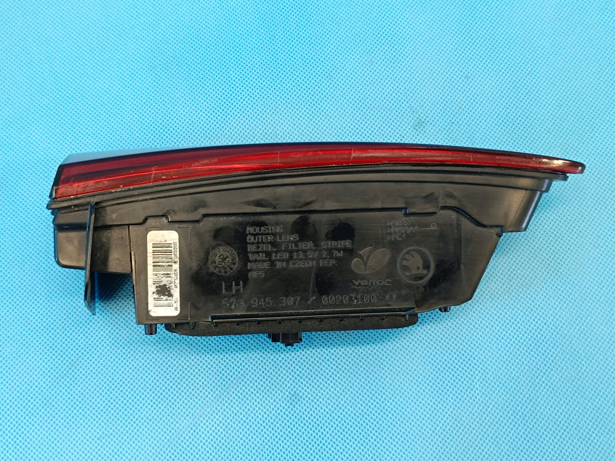 SKODA KAROQ 1,5 TSI 110KW 2020 R FLAP LAMP LEFT REAR 57A945307