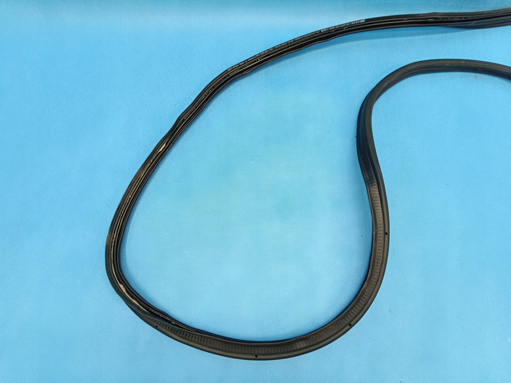 SKODA KAROQ LIFT 1.5 TSI 110KW 2023 R TRUNK SEAL 575827705