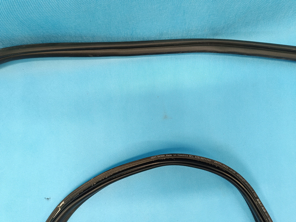 SKODA KAROQ LIFT 1.5 TSI 110KW 2023 R TRUNK SEAL 575827705