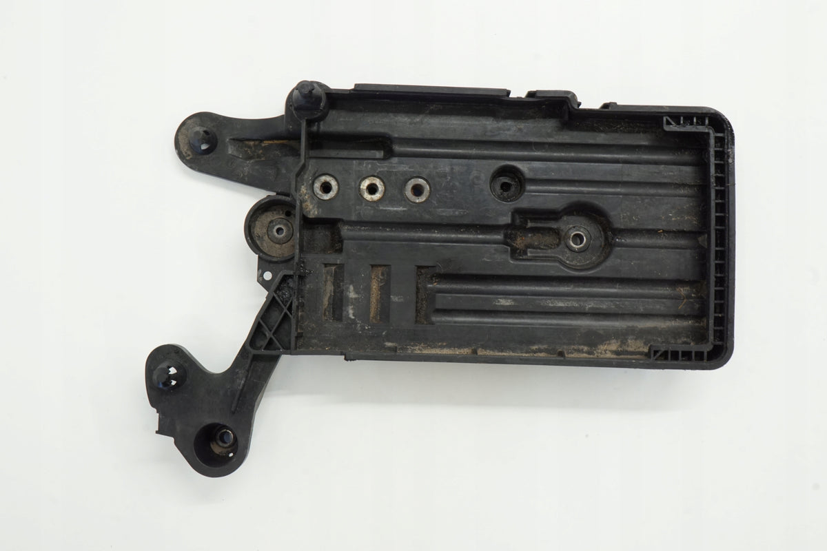 SKODA OCTAVIA III 13R BATTERY BASE 5Q0915321G 5Q0915331H