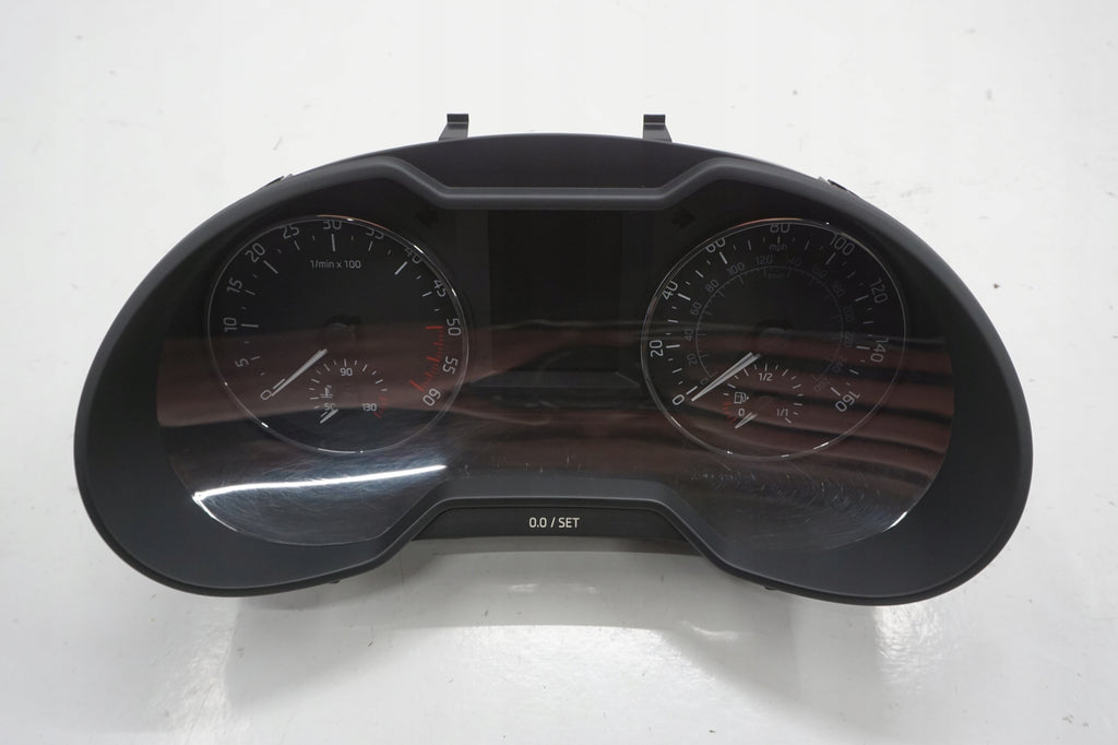 SKODA OCTAVIA III 15R COUNTER CLOCK ANGLIK UK 5E0920951