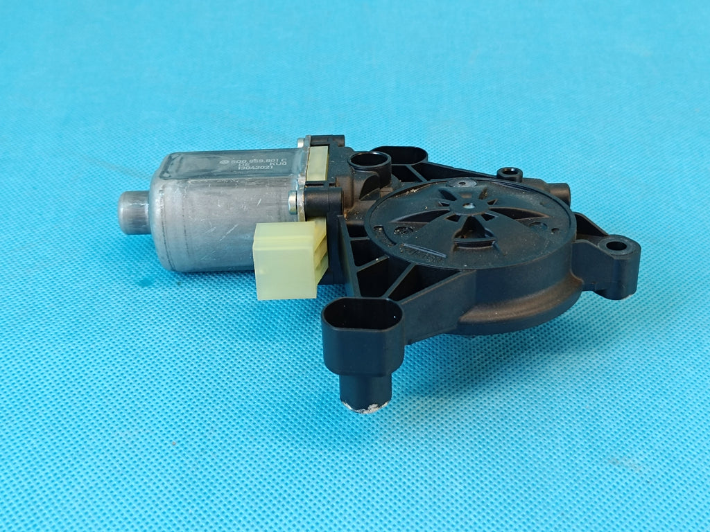 SKODA OCTAVIA IV COMBI 1,5 TSI 2021R WINDSHIELD MOTOR LEFT FRONT 5Q0959801C