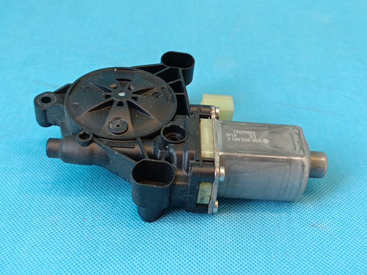 SKODA OCTAVIA IV COMBI 1,5 TSI 2021R WINDSHIELD MOTOR LEFT FRONT 5Q0959801C