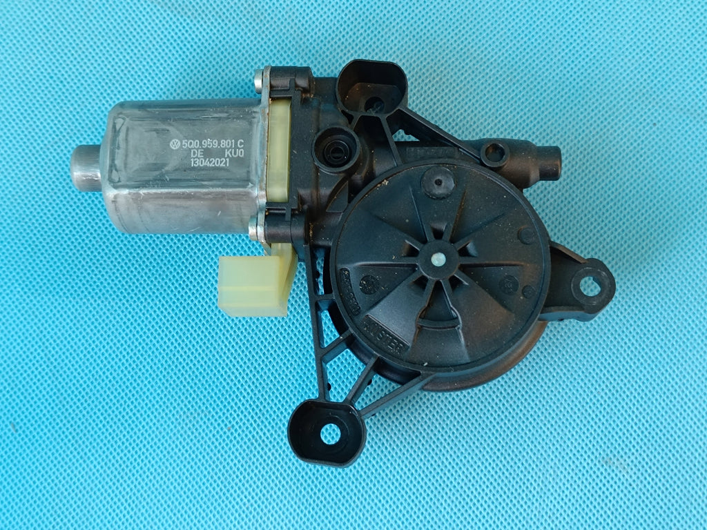 SKODA OCTAVIA IV COMBI 1,5 TSI 2021R WINDSHIELD MOTOR LEFT FRONT 5Q0959801C