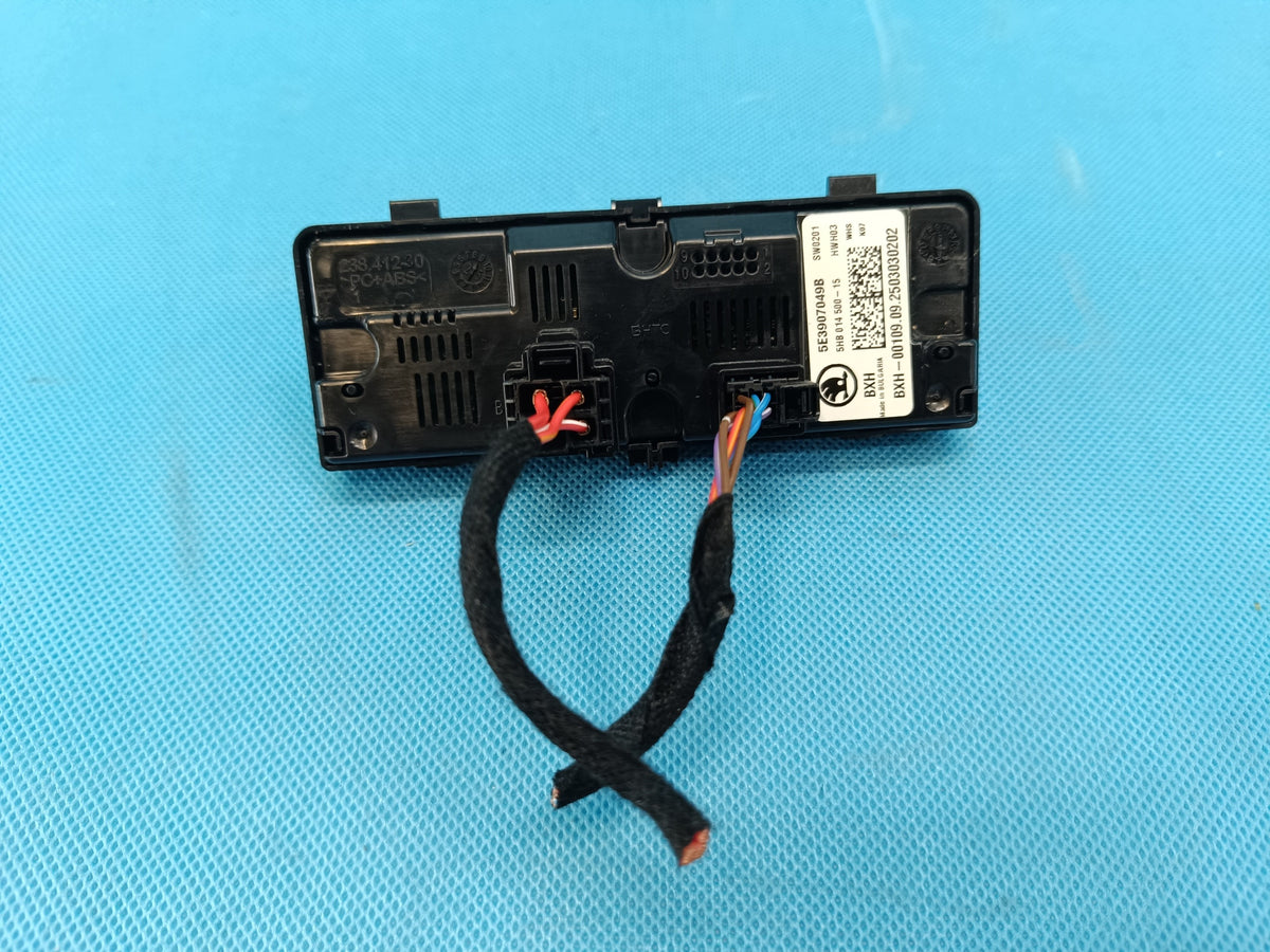 SKODA OCTAVIA IV VRS 2.0 TFSI 195KW 2026R AIR CONDITIONING PANEL REAR 5E3907049B