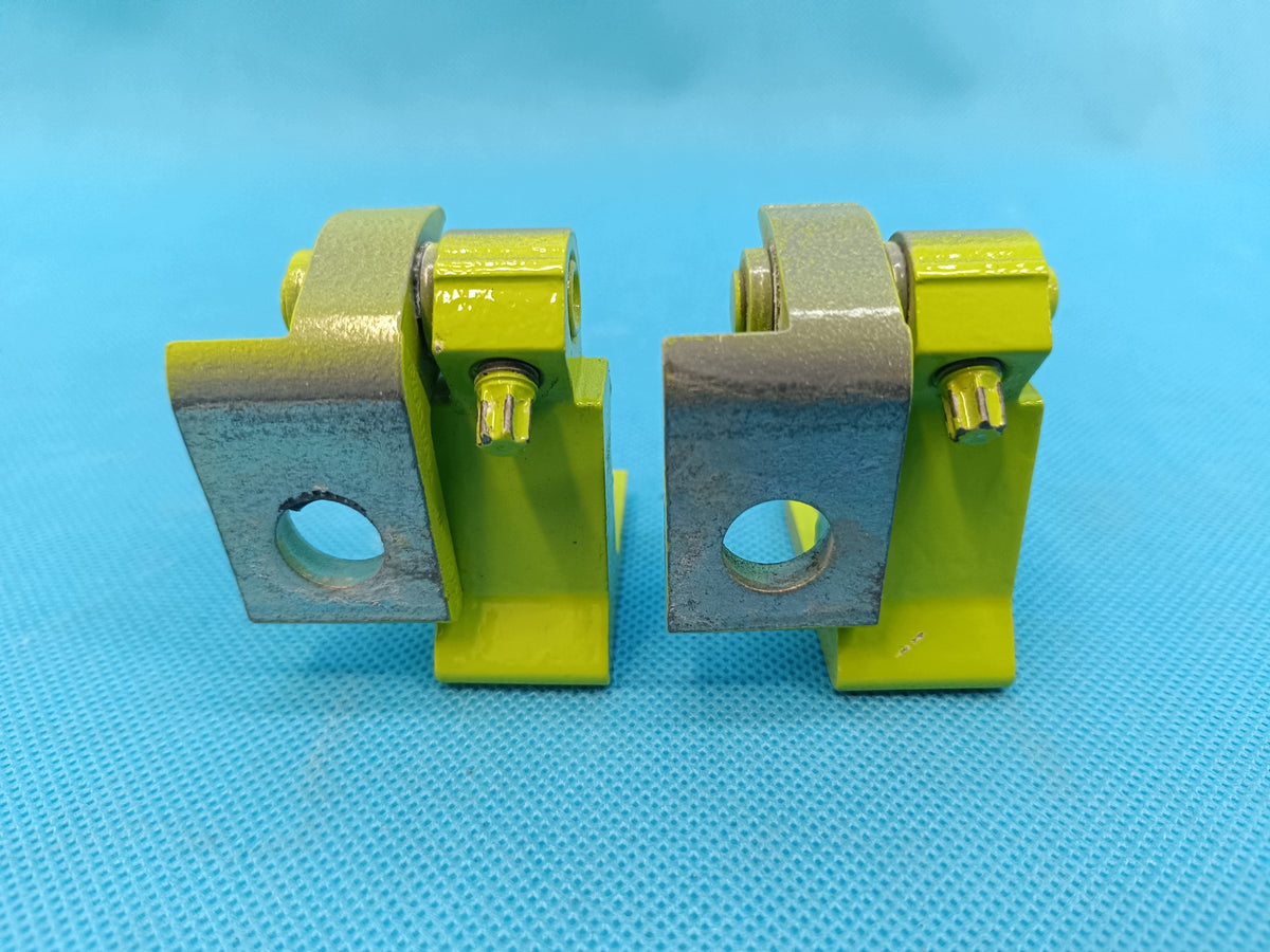 SKODA OCTAVIA IV VRS 2026 R DOOR HINGES RIGHT REAR 8X4833408A 8X0831404E