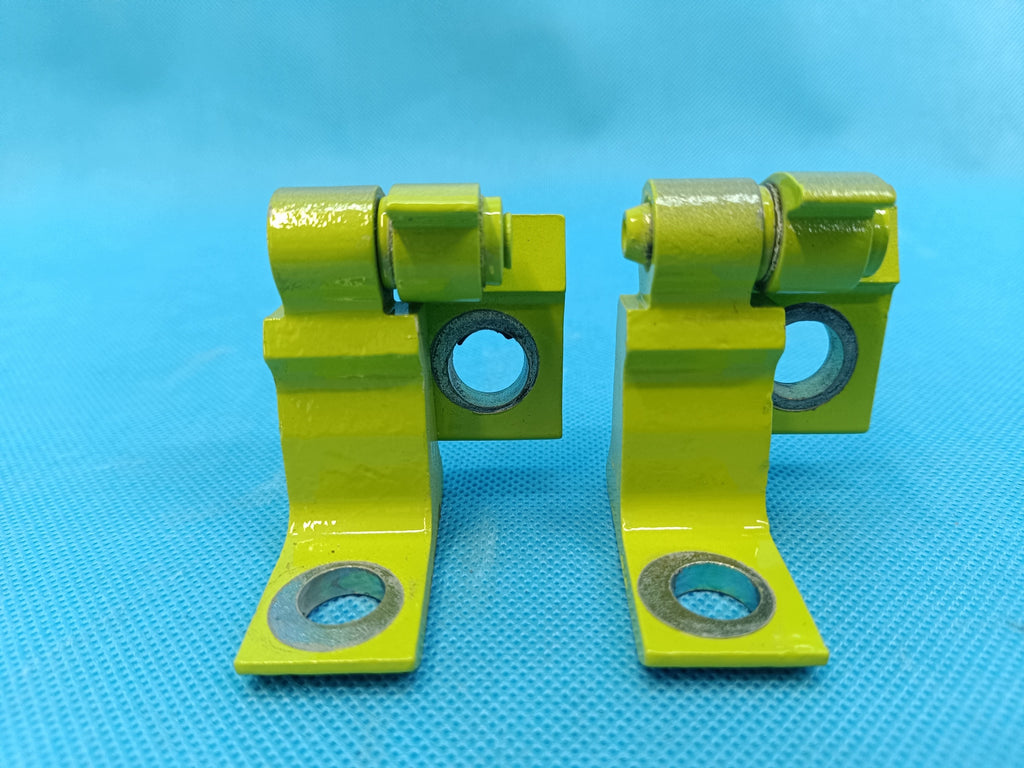 SKODA OCTAVIA IV VRS 2026 R DOOR HINGES RIGHT REAR 8X4833408A 8X0831404E