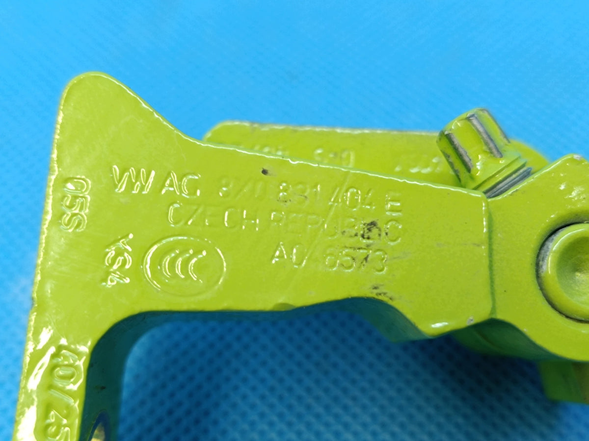 SKODA OCTAVIA IV VRS 2026 R DOOR HINGES RIGHT REAR 8X4833408A 8X0831404E