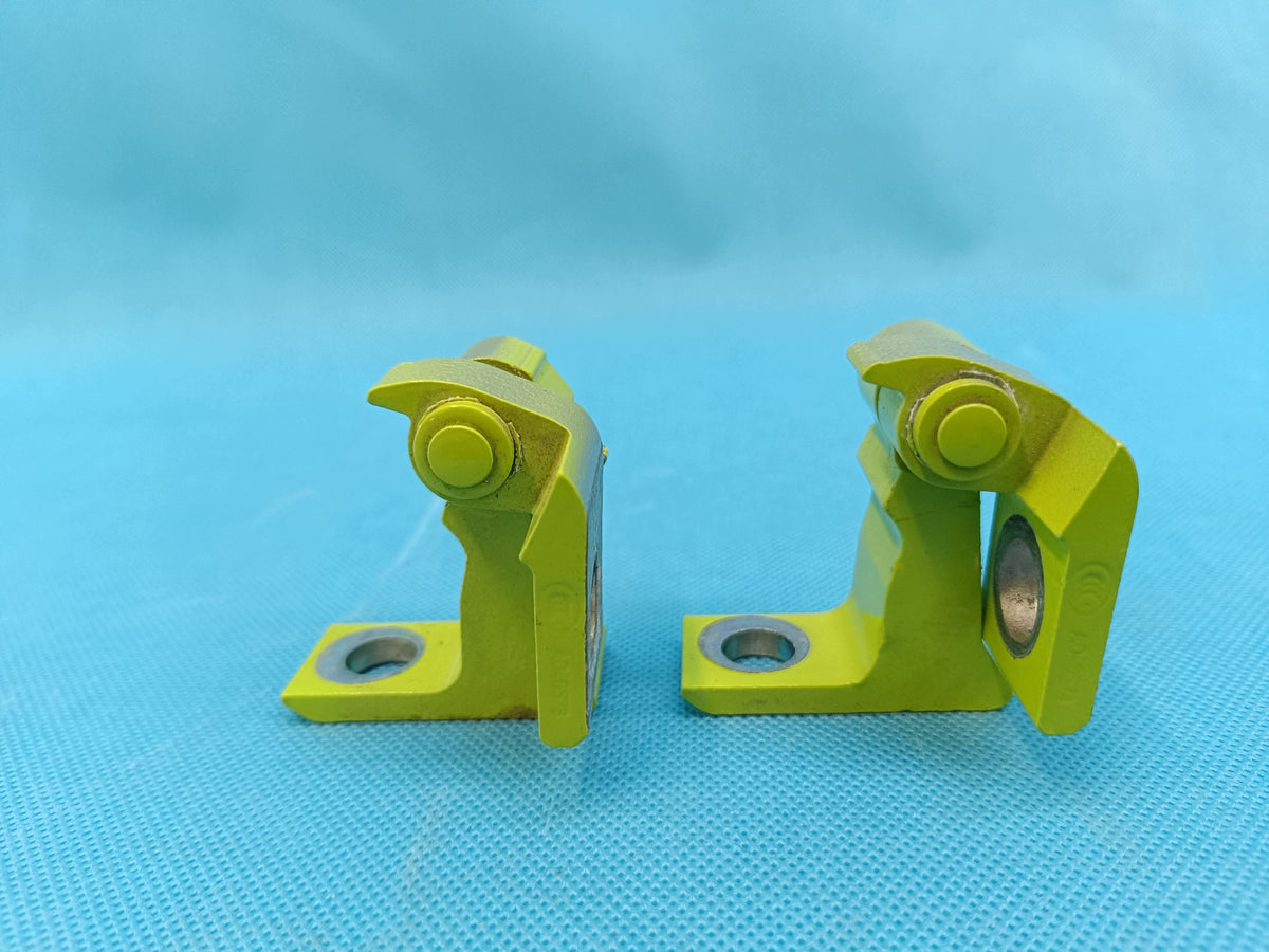 SKODA OCTAVIA IV VRS 2026 R DOOR HINGES RIGHT REAR 8X4833408A 8X0831404E