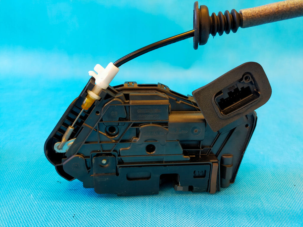 SKODA SUPERB 3 III FL 2.0FSI 200KW 2020R DOOR LOCK RIGHT FRONT 5TB837016B