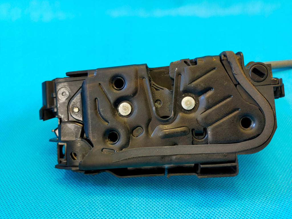 SKODA SUPERB 3 III FL 2.0FSI 200KW 2020R DOOR LOCK RIGHT FRONT 5TB837016B