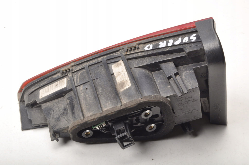 SKODA SUPERB III LAMP LEFT REAR IN FLAP STATION WAGON 3V9945307B