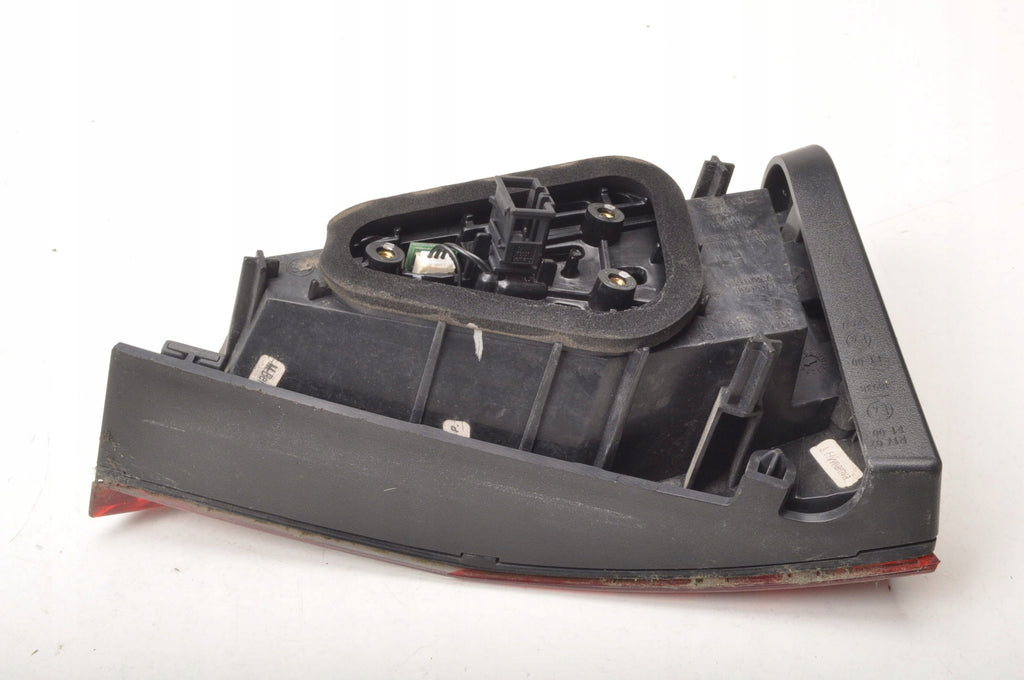 SKODA SUPERB III LAMP LEFT REAR IN FLAP STATION WAGON 3V9945307B