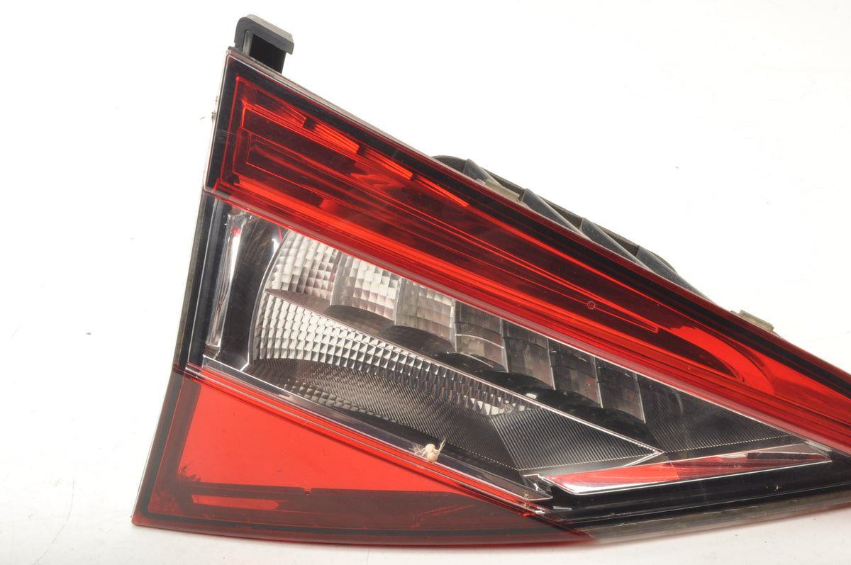 SKODA SUPERB III LAMP LEFT REAR IN FLAP STATION WAGON 3V9945307B