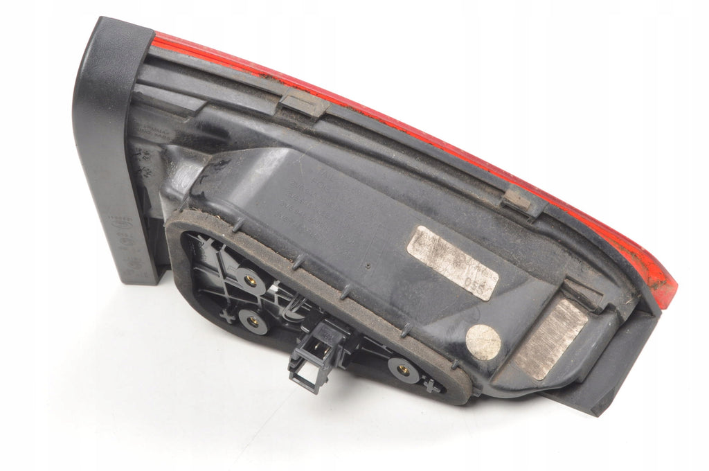 SKODA SUPERB III LAMP RIGHT REAR IN FLAP 3V5945308D