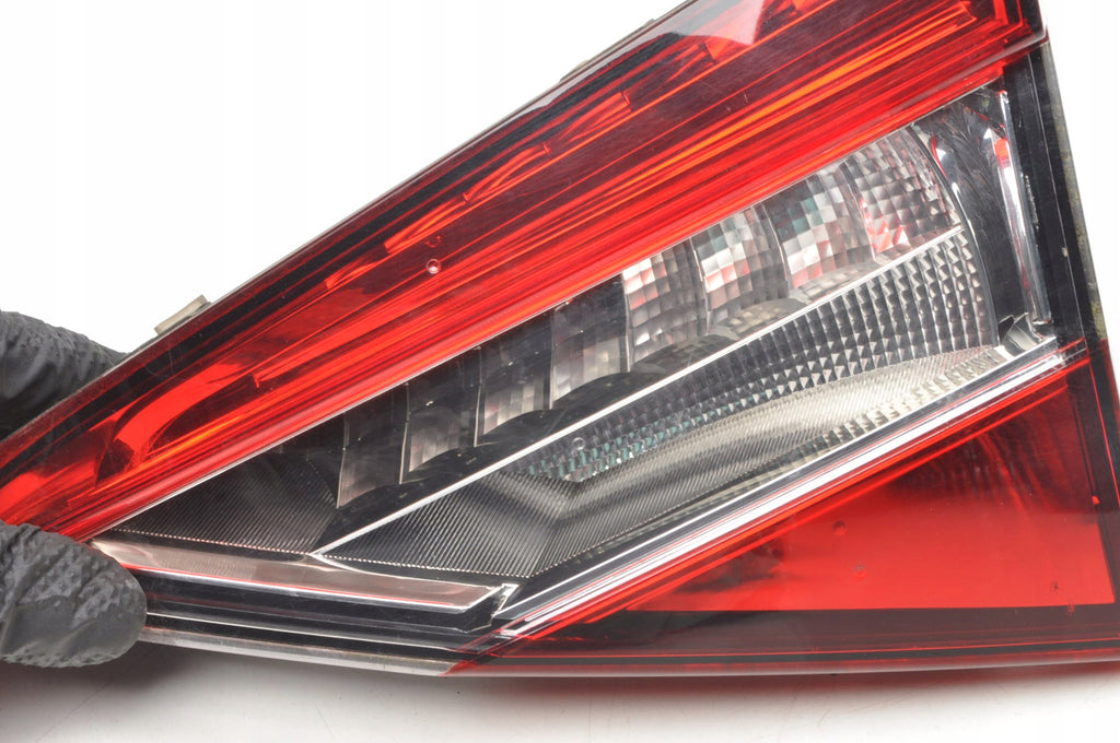 SKODA SUPERB III LAMP RIGHT REAR IN FLAP 3V5945308D