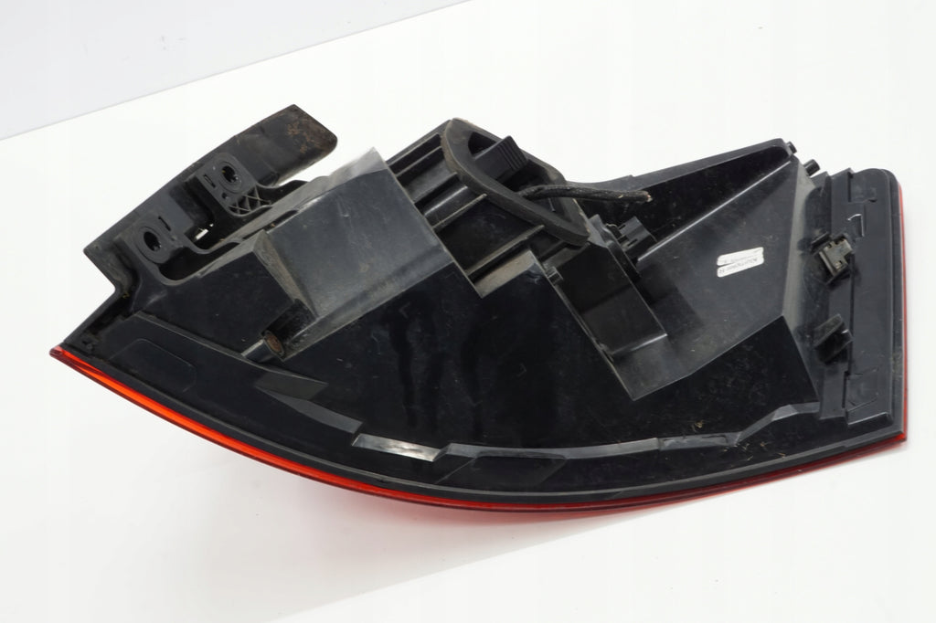 SKODA SUPERB III SEDAN 16R LAMP LEFT REAR 3V5945207A