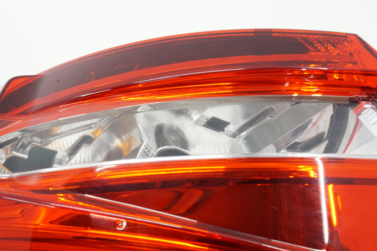 SKODA SUPERB III SEDAN 16R LAMP LEFT REAR 3V5945207A