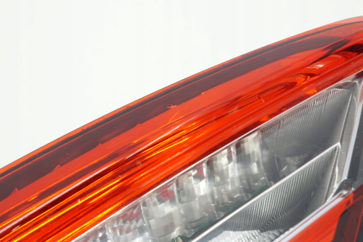 SKODA SUPERB III SEDAN 16R LAMP LEFT REAR FLAP 3V5945307B