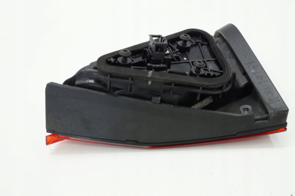 SKODA SUPERB III SEDAN 16R LAMP LEFT REAR FLAP 3V5945307B