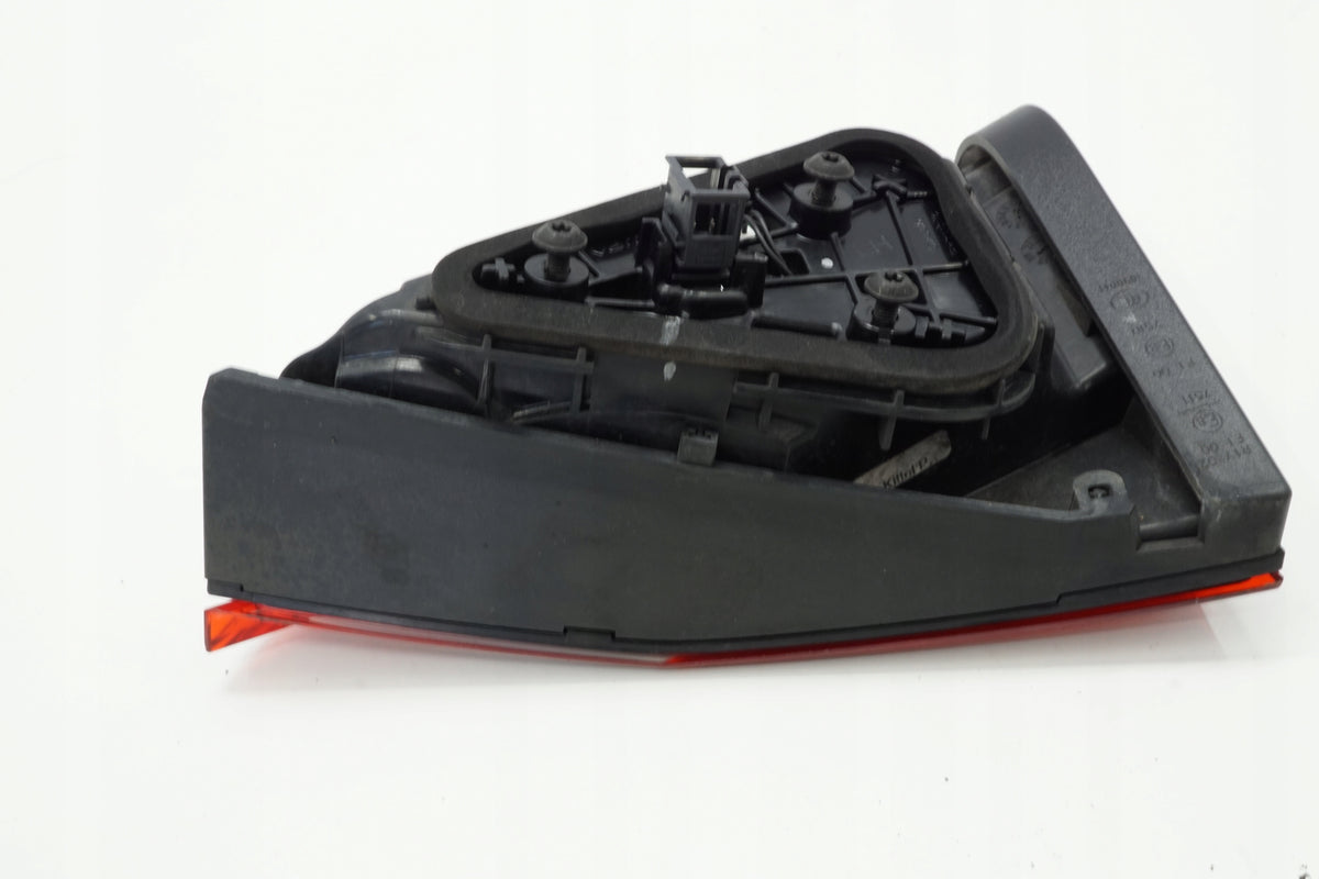 SKODA SUPERB III SEDAN 16R LAMP LEFT REAR FLAP 3V5945307B
