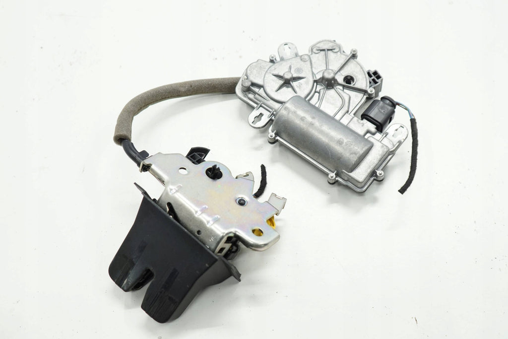 SKODA SUPERB III STATION WAGON LOCK TAILGATE PULL 5TA827887A 4M0827506B