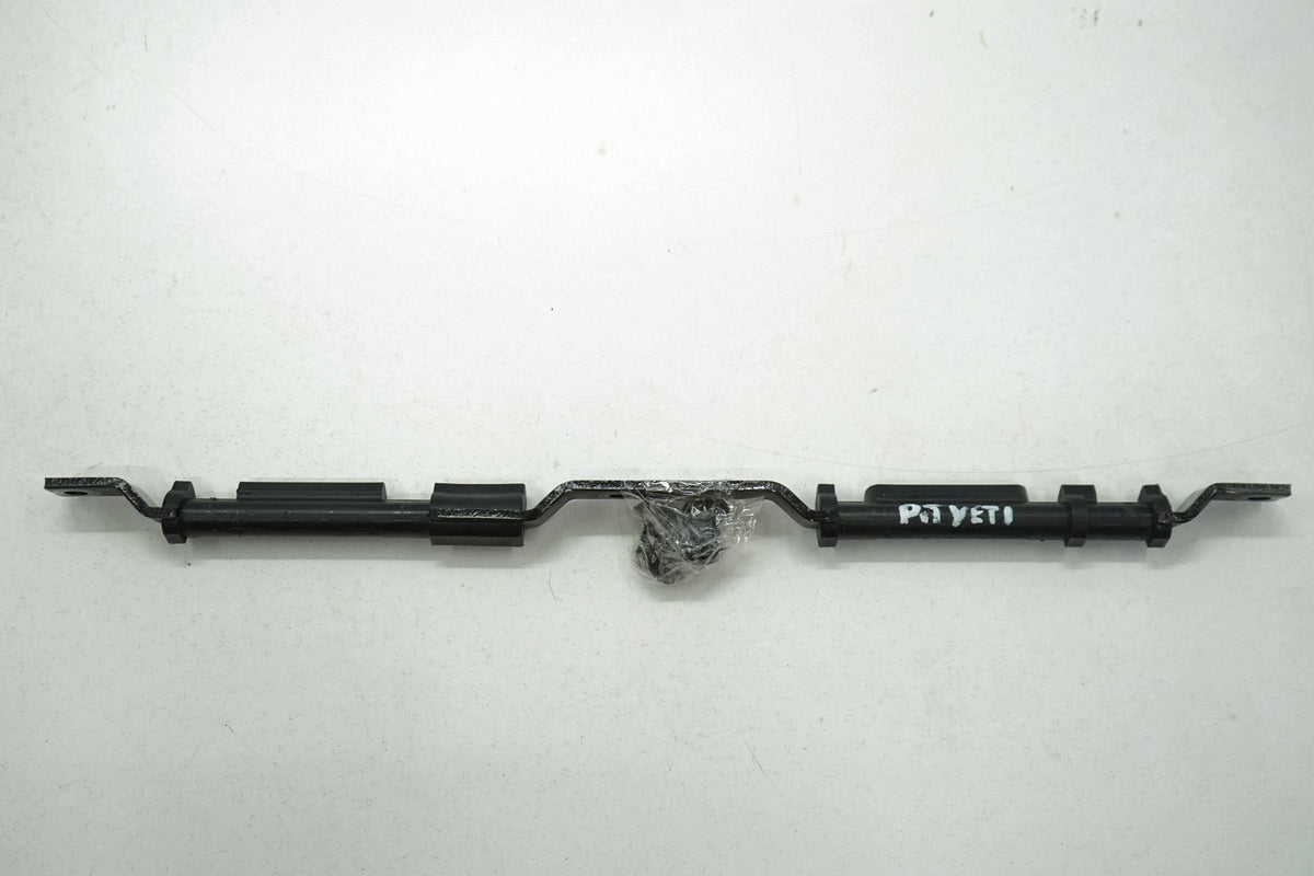 SKODA YETI 13R GUIDE SEAT MOUNT RIGHT REAR 5L0885538
