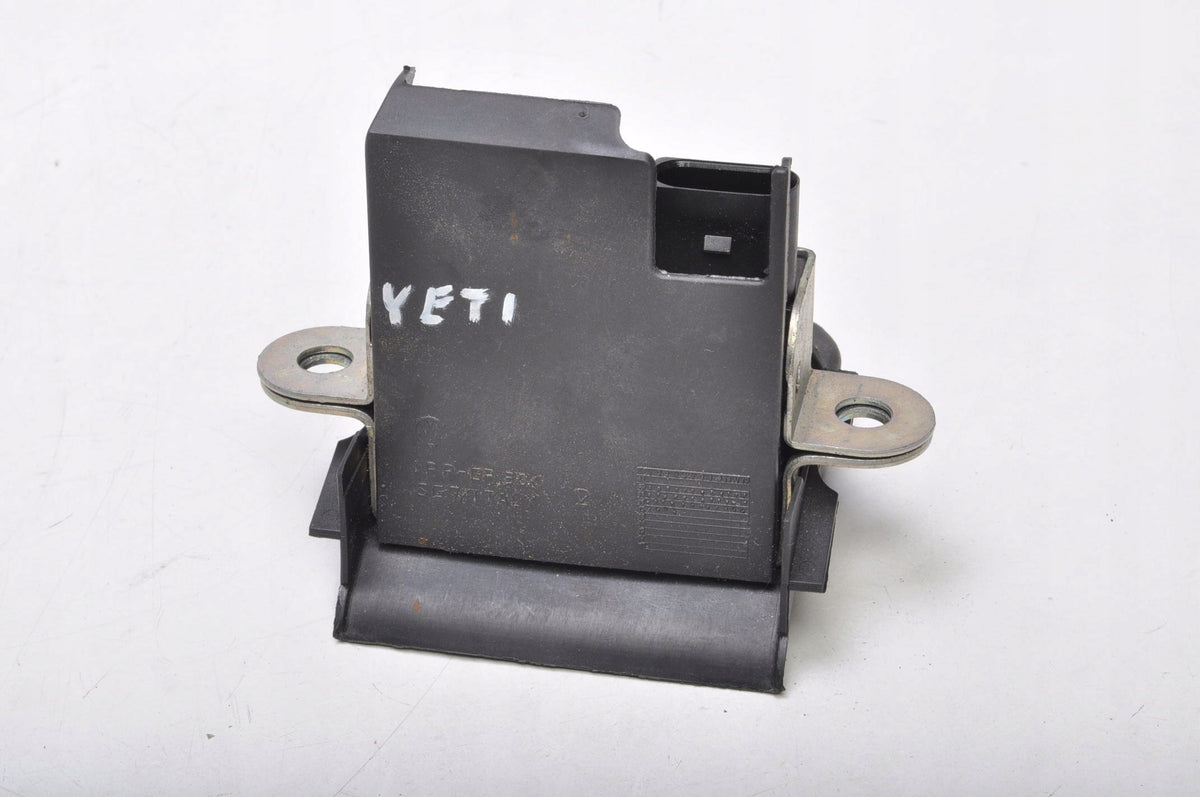 SKODA YETI TAILGATE LOCK 5L6827505C