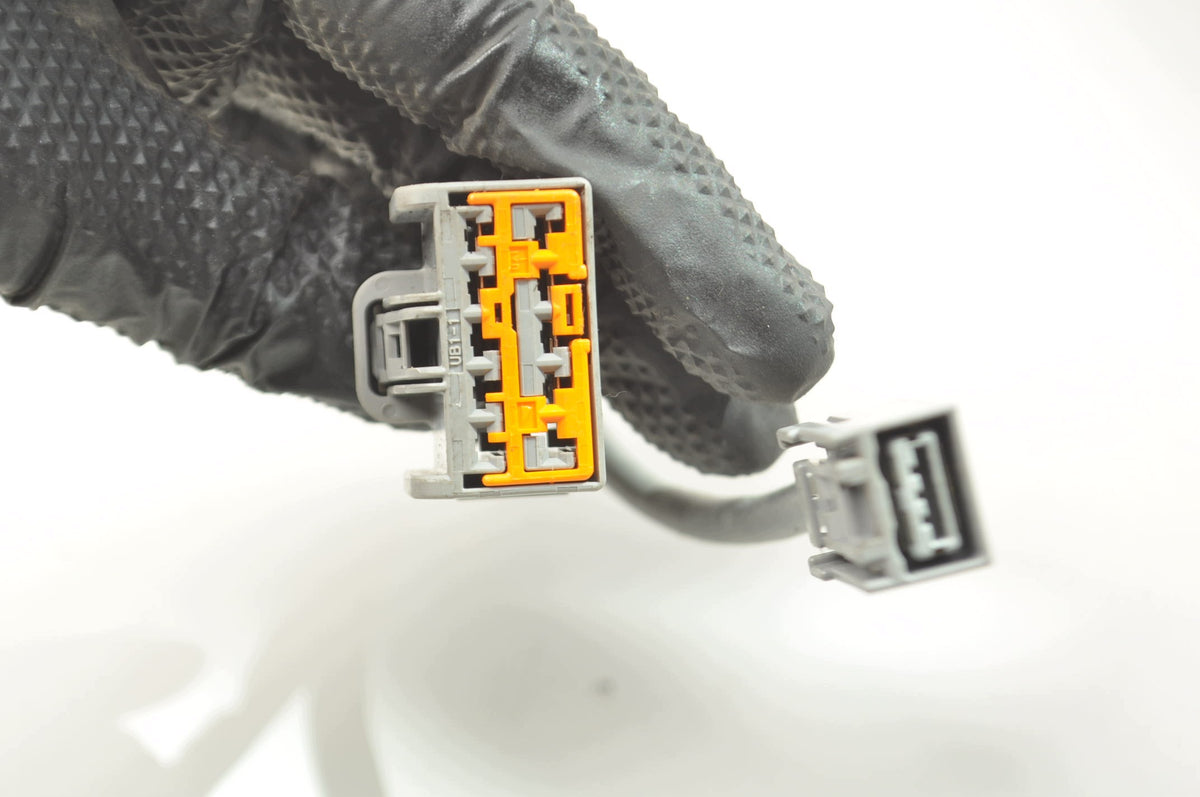SOCKET PORT USB INPUT VOLVO C30 LIFT 8M5T-19A164-VA 31285608 31275197