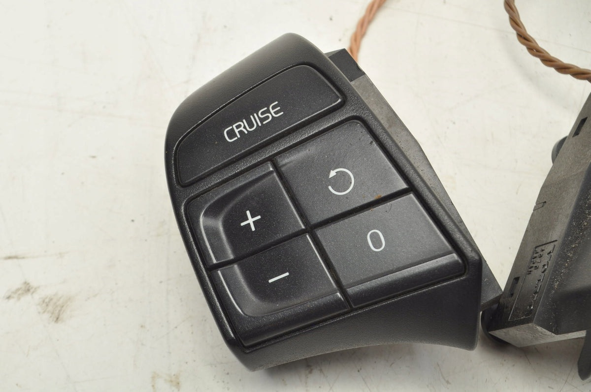 STEERING WHEEL BUTTONS VOLVO S40 II V50 30739640 30739638