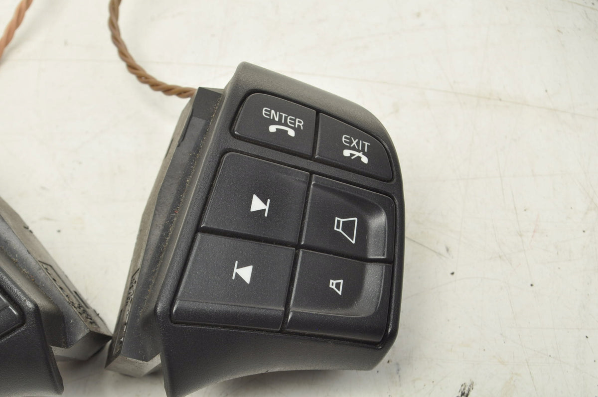 STEERING WHEEL BUTTONS VOLVO S40 II V50 30739640 30739638