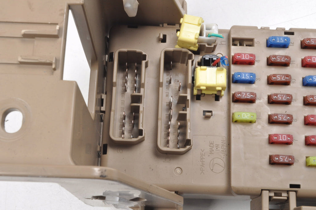 SUBARU LEVORG 1.6 FUSE BOX 82201VA030