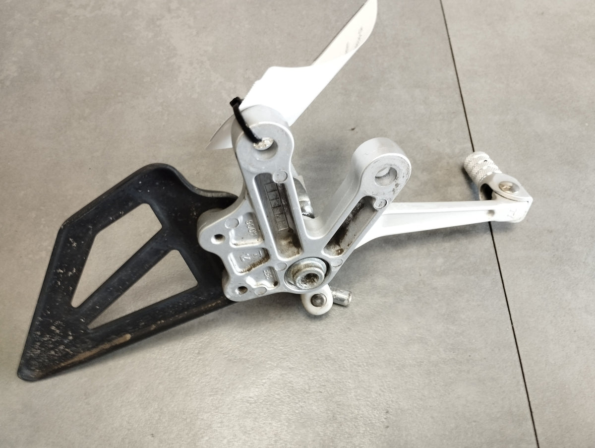 SUZUKI GSX-R 750 2000 YEAR left front set footrest