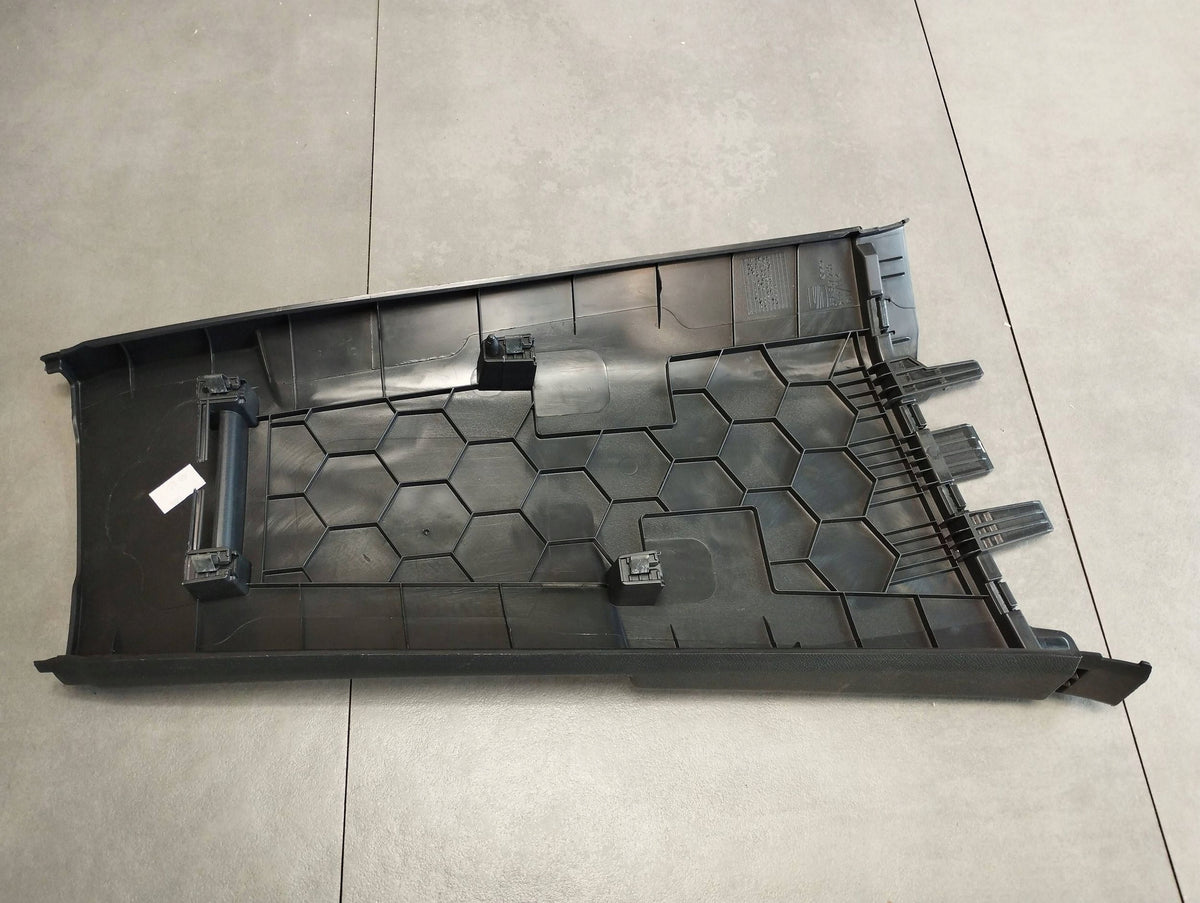Seat Leon IV 2024 POST COVER LEFT 5FA867239